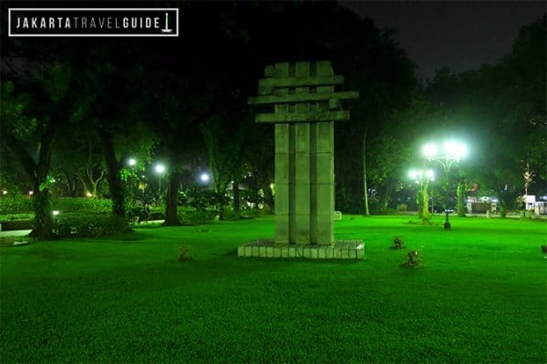 Visiting Suropati Park (Taman Suropati) in Jakarta - Jakarta Travel Guide