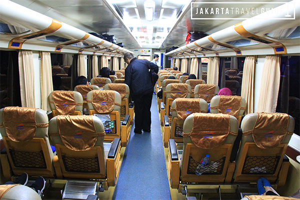 review travel jakarta bandung