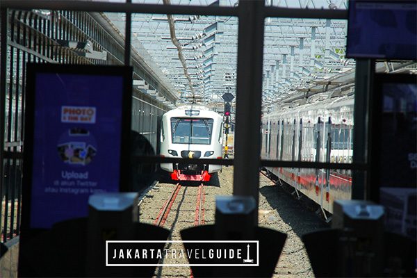 Train at Jakarta Airport-Railway Station. From here many passengers will travel to BNI City Station in Central Jakarta to access other forms of transportation such as the MRT.